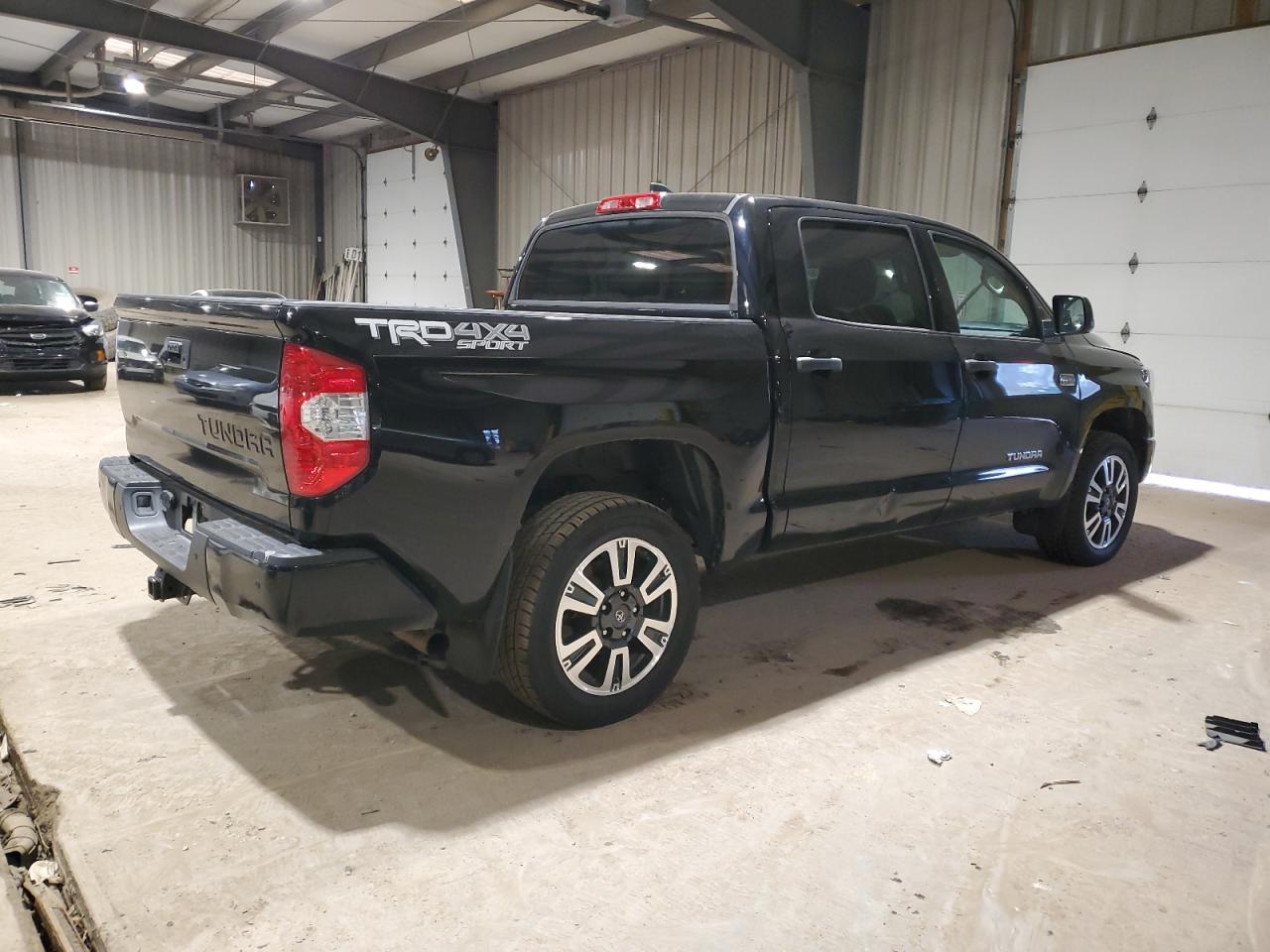 Photo 2 VIN: 5TFDY5F11MX008984 - TOYOTA TUNDRA 