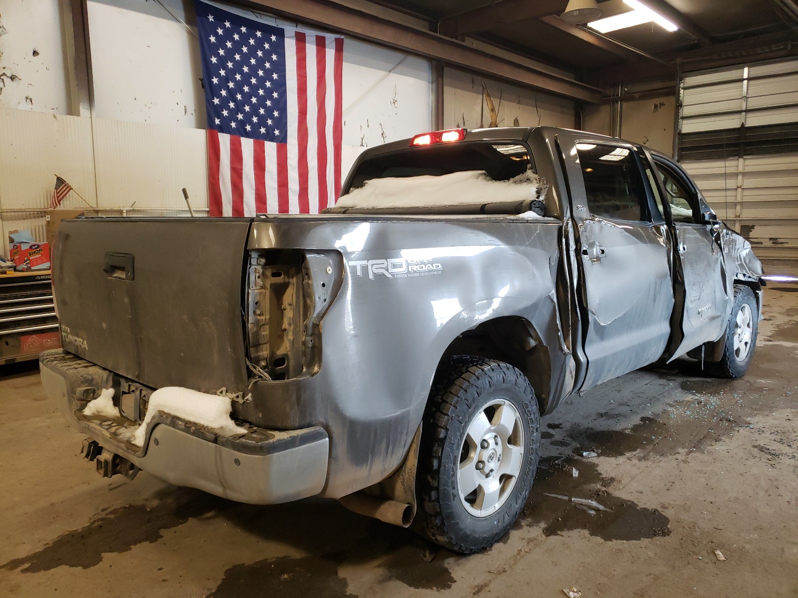 Photo 3 VIN: 5TFDY5F12BX175528 - TOYOTA TUNDRA CRE 