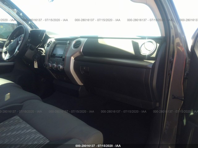 Photo 4 VIN: 5TFDY5F12JX730489 - TOYOTA TUNDRA 4WD 