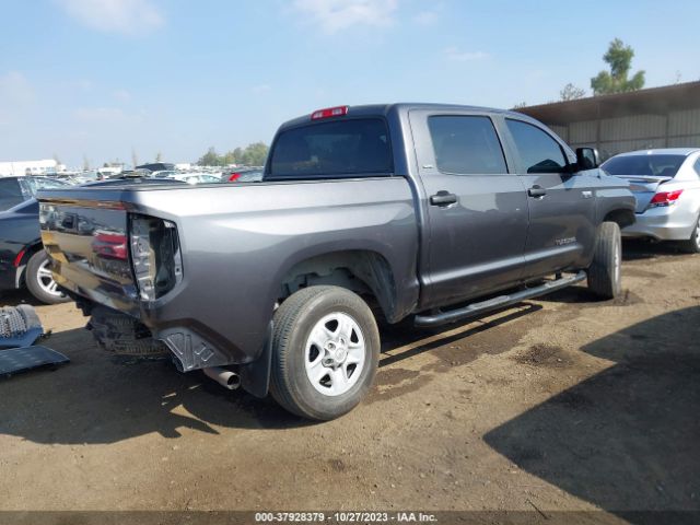 Photo 3 VIN: 5TFDY5F12KX799281 - TOYOTA TUNDRA 4WD 