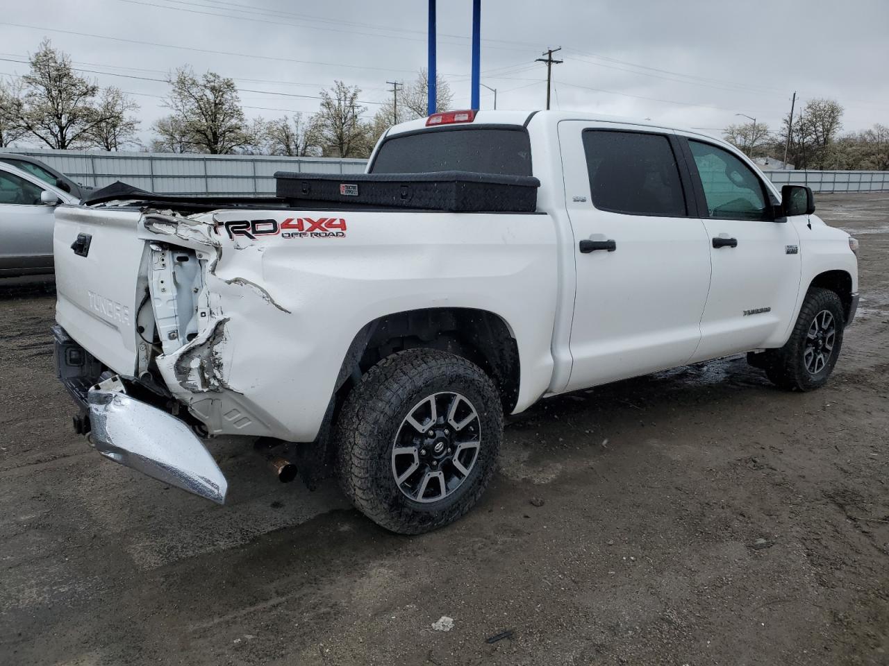 Photo 2 VIN: 5TFDY5F12KX806228 - TOYOTA TUNDRA 