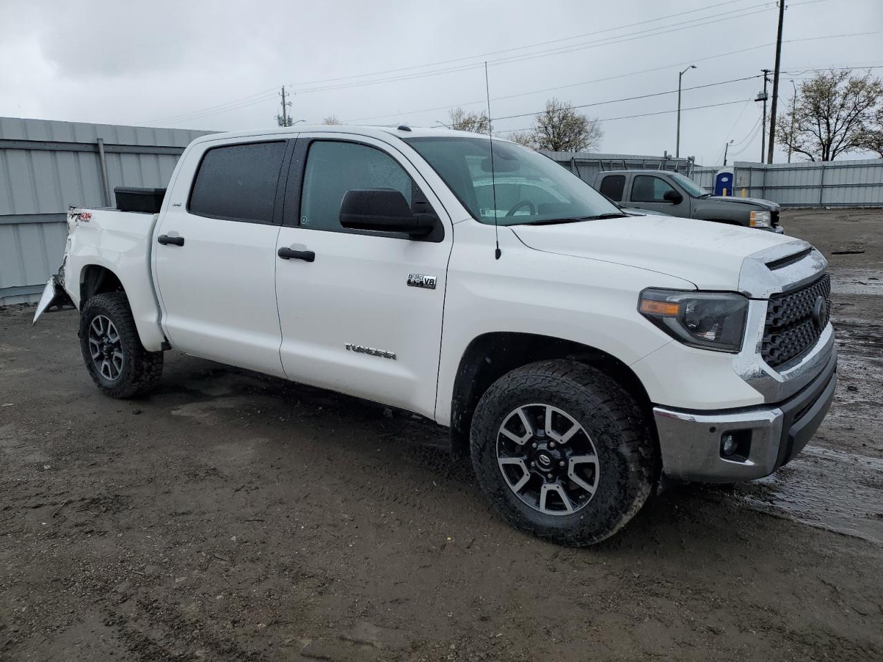 Photo 3 VIN: 5TFDY5F12KX806228 - TOYOTA TUNDRA 