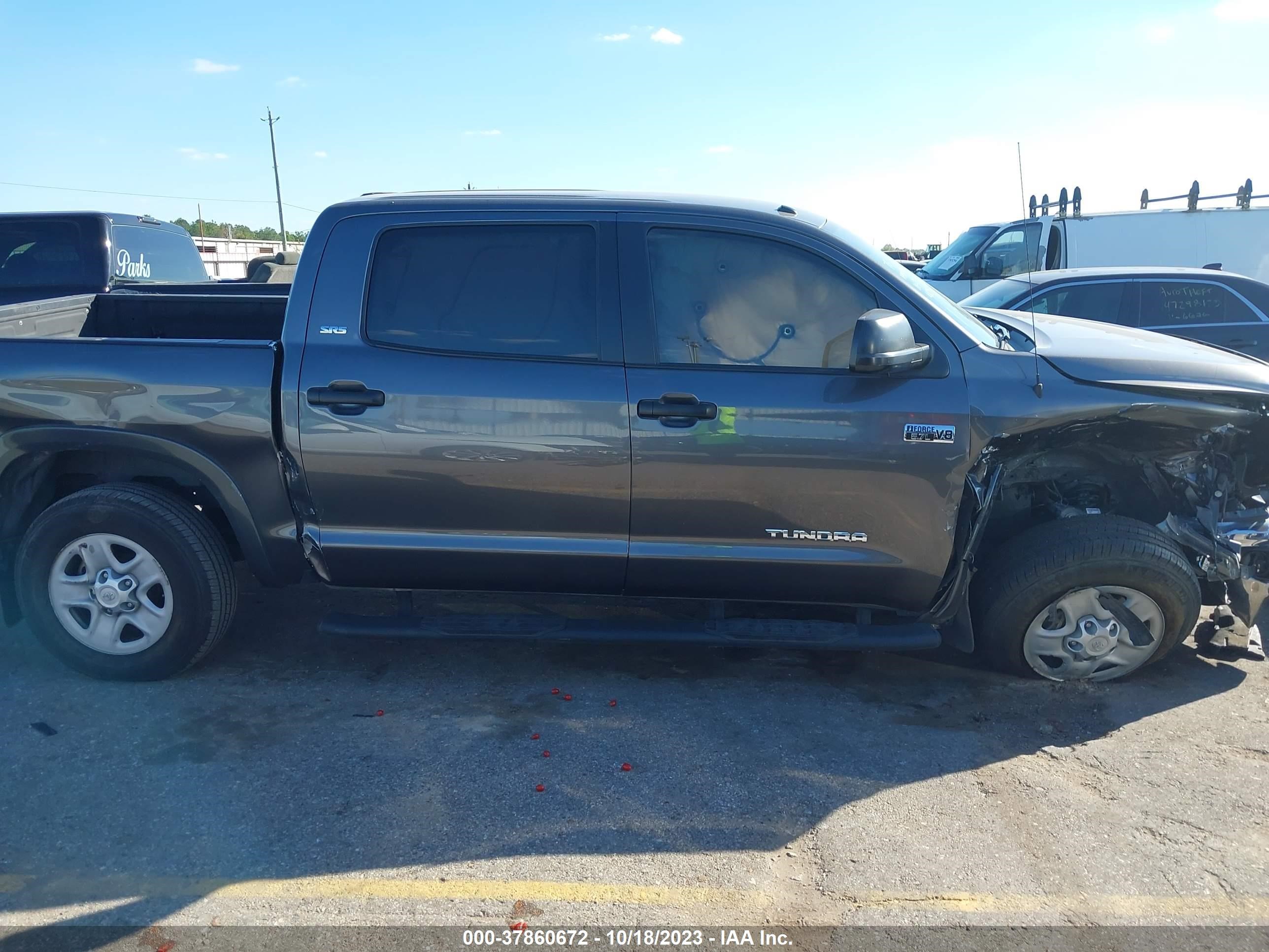 Photo 12 VIN: 5TFDY5F12KX855607 - TOYOTA TUNDRA 