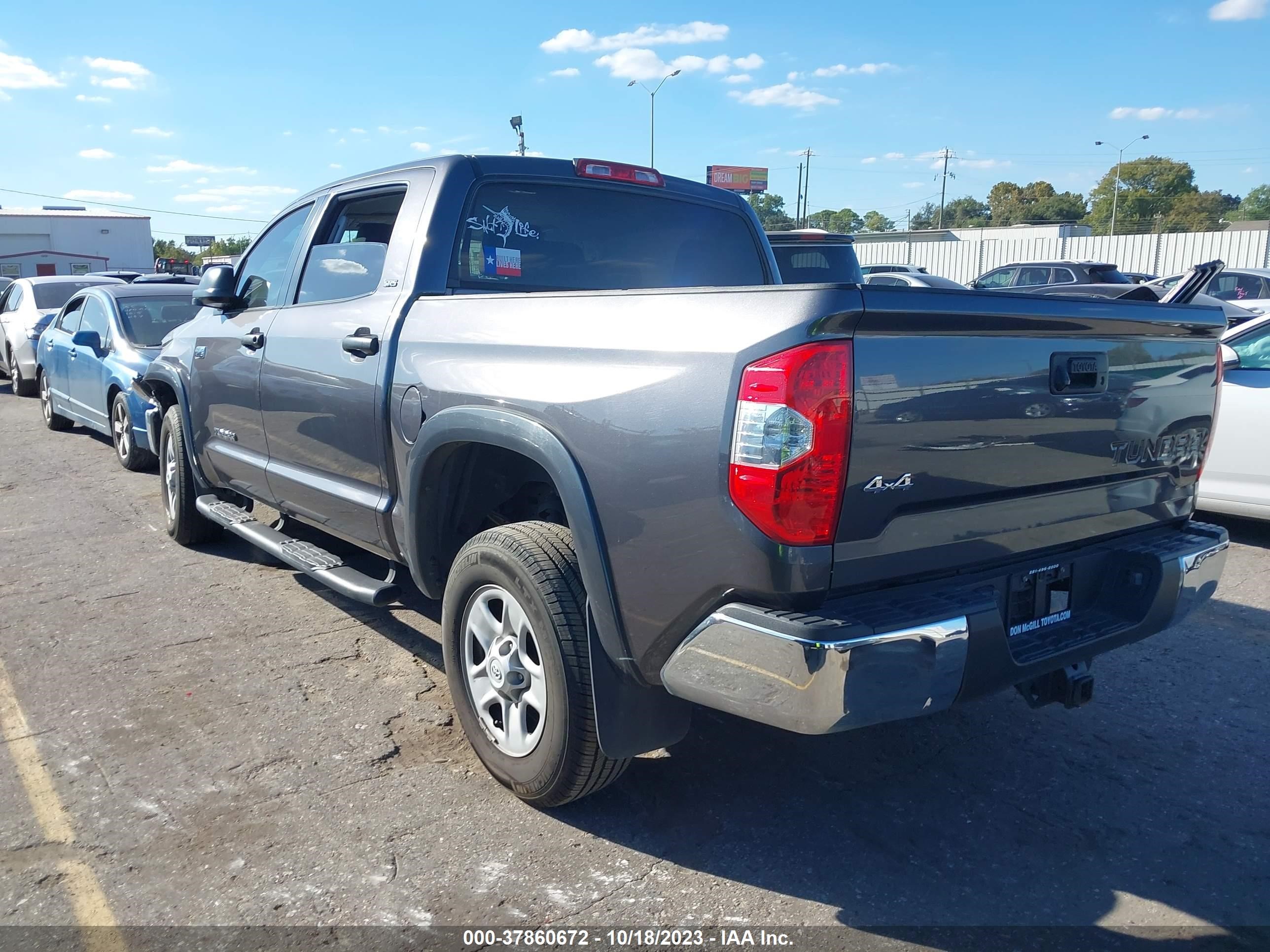 Photo 2 VIN: 5TFDY5F12KX855607 - TOYOTA TUNDRA 