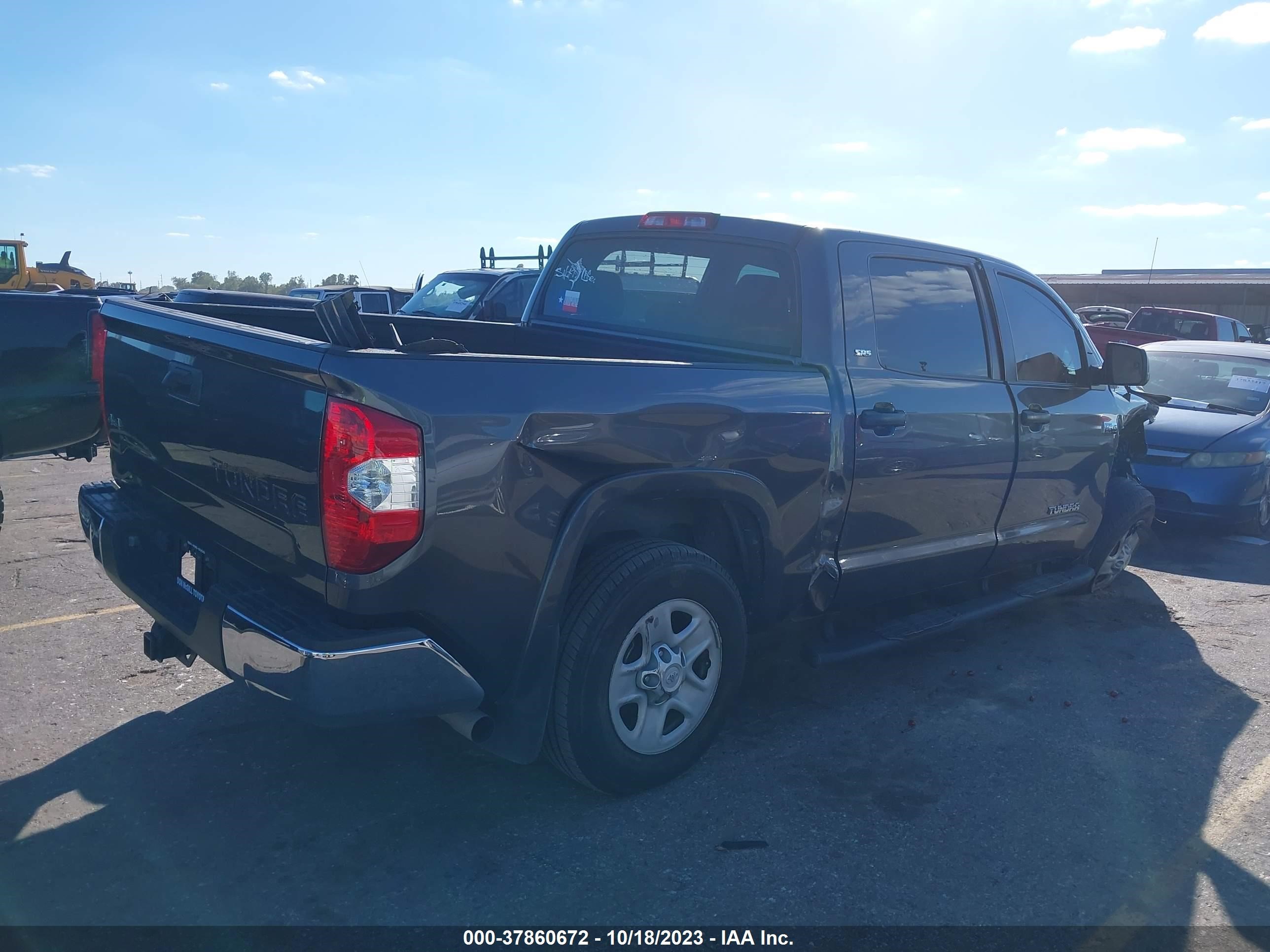 Photo 3 VIN: 5TFDY5F12KX855607 - TOYOTA TUNDRA 