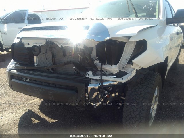 Photo 5 VIN: 5TFDY5F12LX897163 - TOYOTA TUNDRA 4WD 