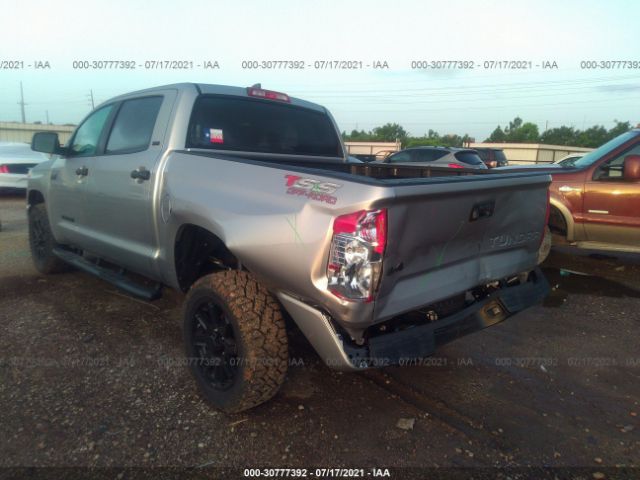 Photo 2 VIN: 5TFDY5F12MX021260 - TOYOTA TUNDRA 4WD 