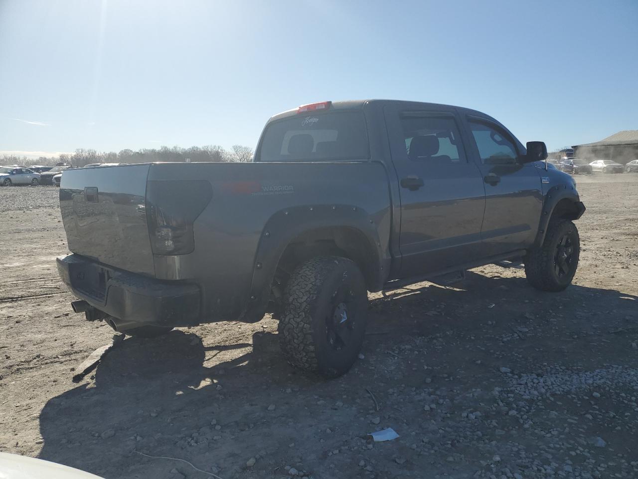 Photo 2 VIN: 5TFDY5F13BX170967 - TOYOTA TUNDRA 