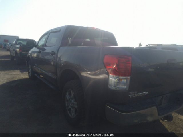 Photo 2 VIN: 5TFDY5F13BX206642 - TOYOTA TUNDRA 4WD TRUCK 