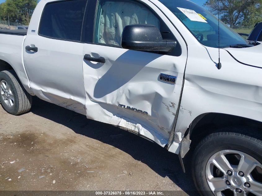 Photo 5 VIN: 5TFDY5F13JX678497 - TOYOTA TUNDRA 