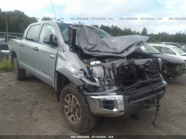 Photo 5 VIN: 5TFDY5F13JX716181 - TOYOTA TUNDRA 4WD 