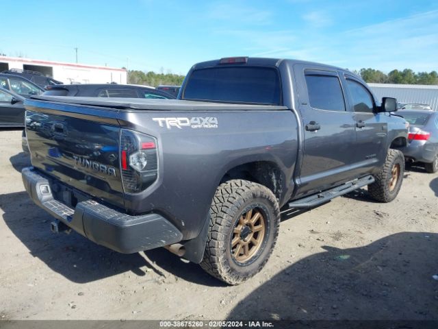 Photo 3 VIN: 5TFDY5F13JX727715 - TOYOTA TUNDRA 