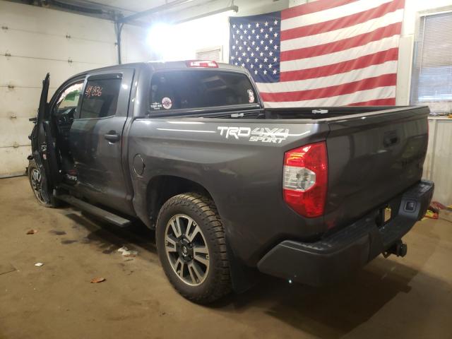 Photo 2 VIN: 5TFDY5F13JX758513 - TOYOTA TUNDRA CRE 