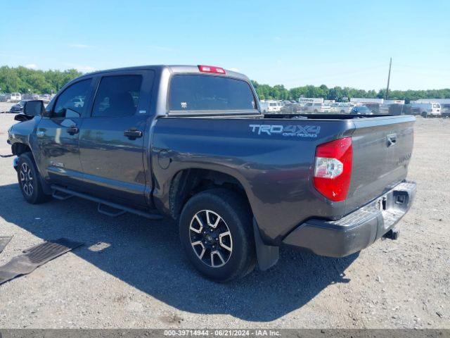 Photo 2 VIN: 5TFDY5F13JX764845 - TOYOTA TUNDRA 