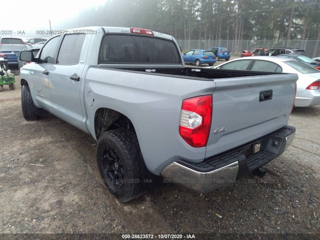 Photo 2 VIN: 5TFDY5F13JX766935 - TOYOTA TUNDRA 4WD 