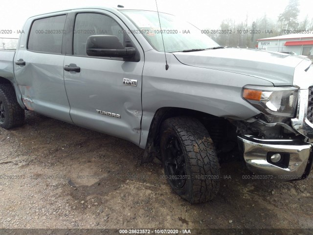 Photo 5 VIN: 5TFDY5F13JX766935 - TOYOTA TUNDRA 4WD 