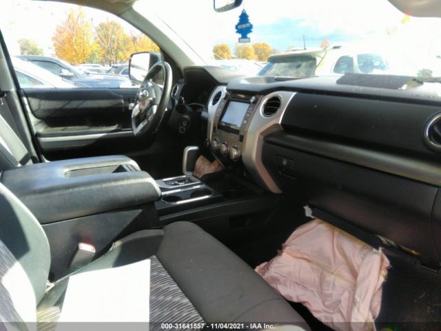 Photo 4 VIN: 5TFDY5F13JX771701 - TOYOTA TUNDRA 4WD 