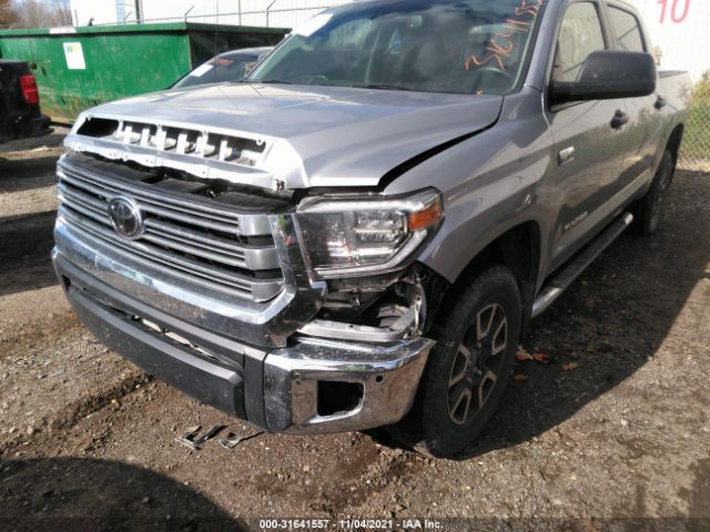 Photo 5 VIN: 5TFDY5F13JX771701 - TOYOTA TUNDRA 4WD 