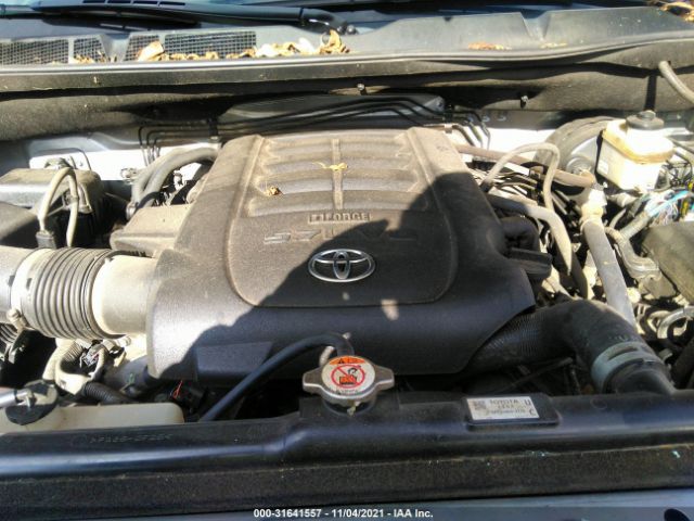 Photo 9 VIN: 5TFDY5F13JX771701 - TOYOTA TUNDRA 4WD 