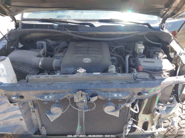 Photo 9 VIN: 5TFDY5F13KX799273 - TOYOTA TUNDRA 