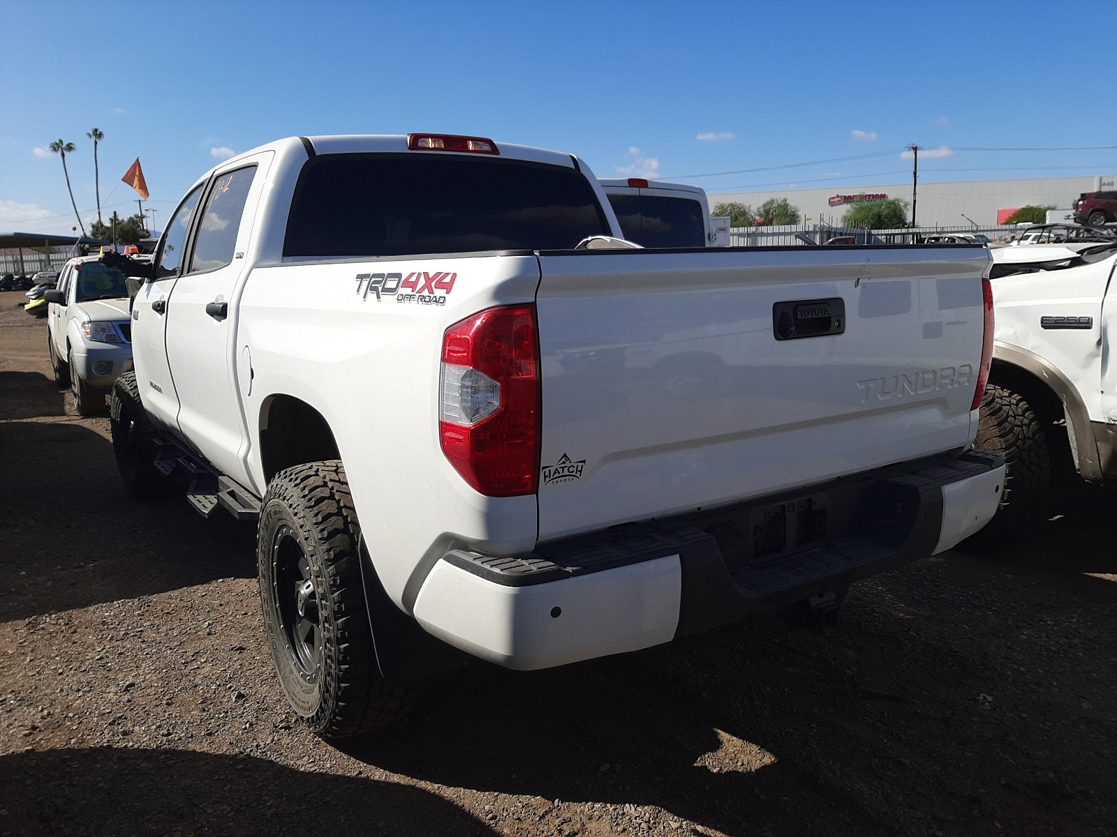 Photo 2 VIN: 5TFDY5F13KX865756 - TOYOTA TUNDRA CRE 