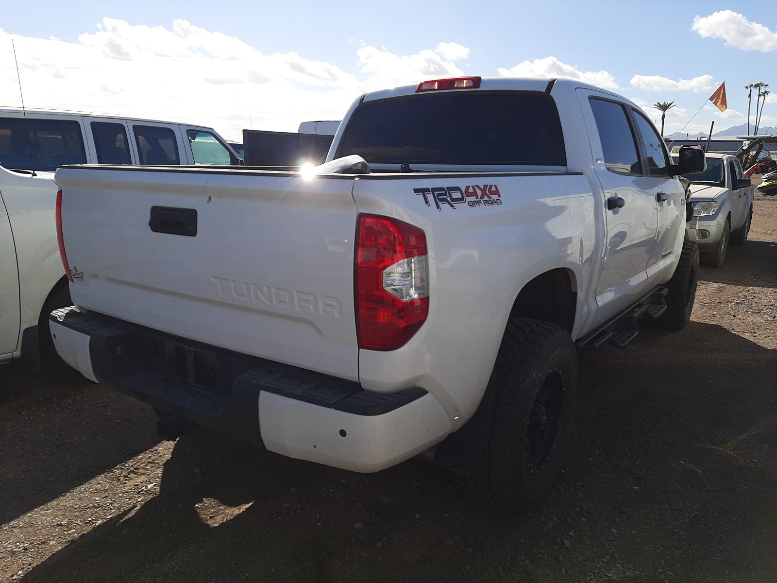 Photo 3 VIN: 5TFDY5F13KX865756 - TOYOTA TUNDRA CRE 