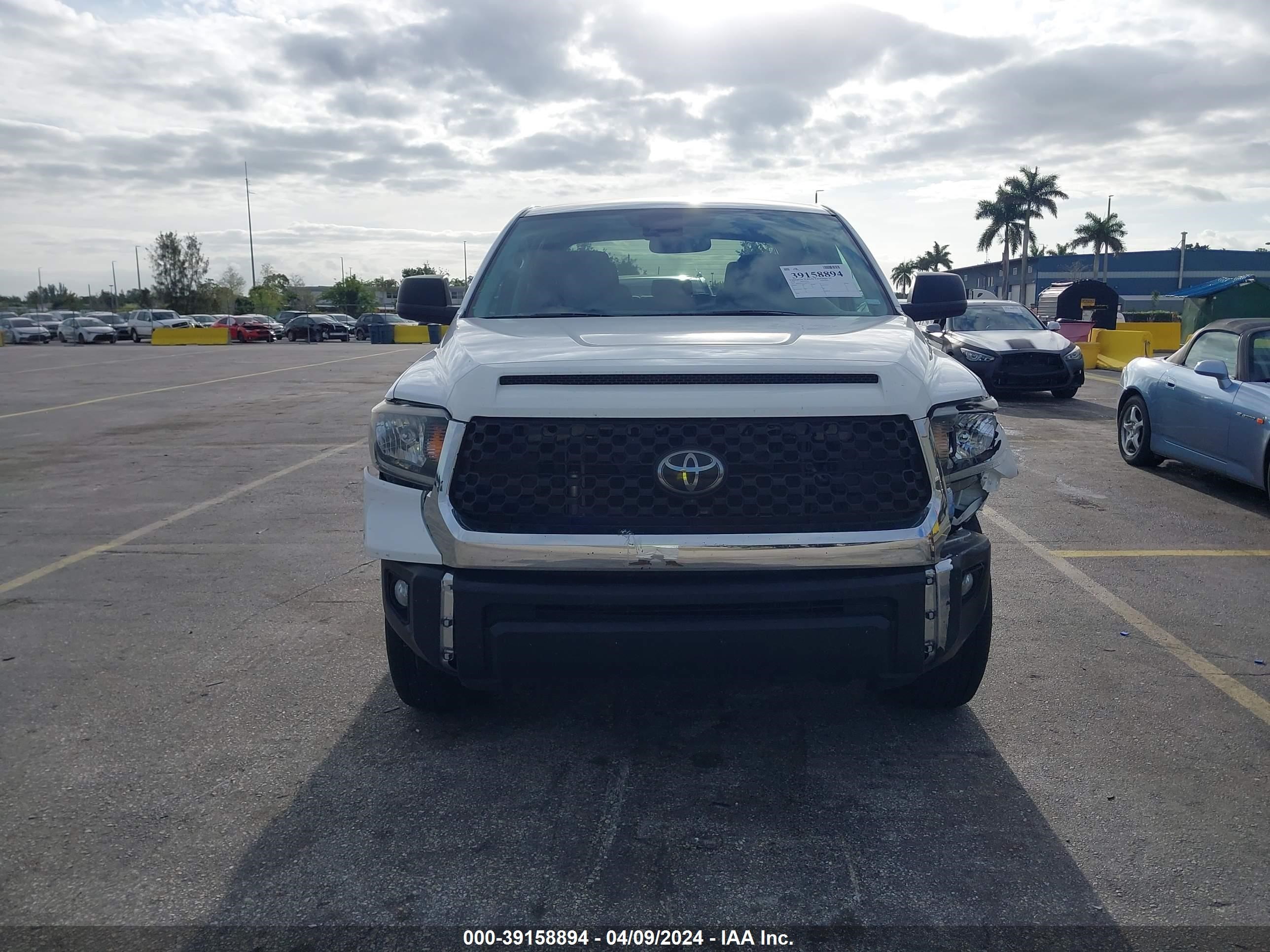 Photo 11 VIN: 5TFDY5F13LX905576 - TOYOTA TUNDRA 