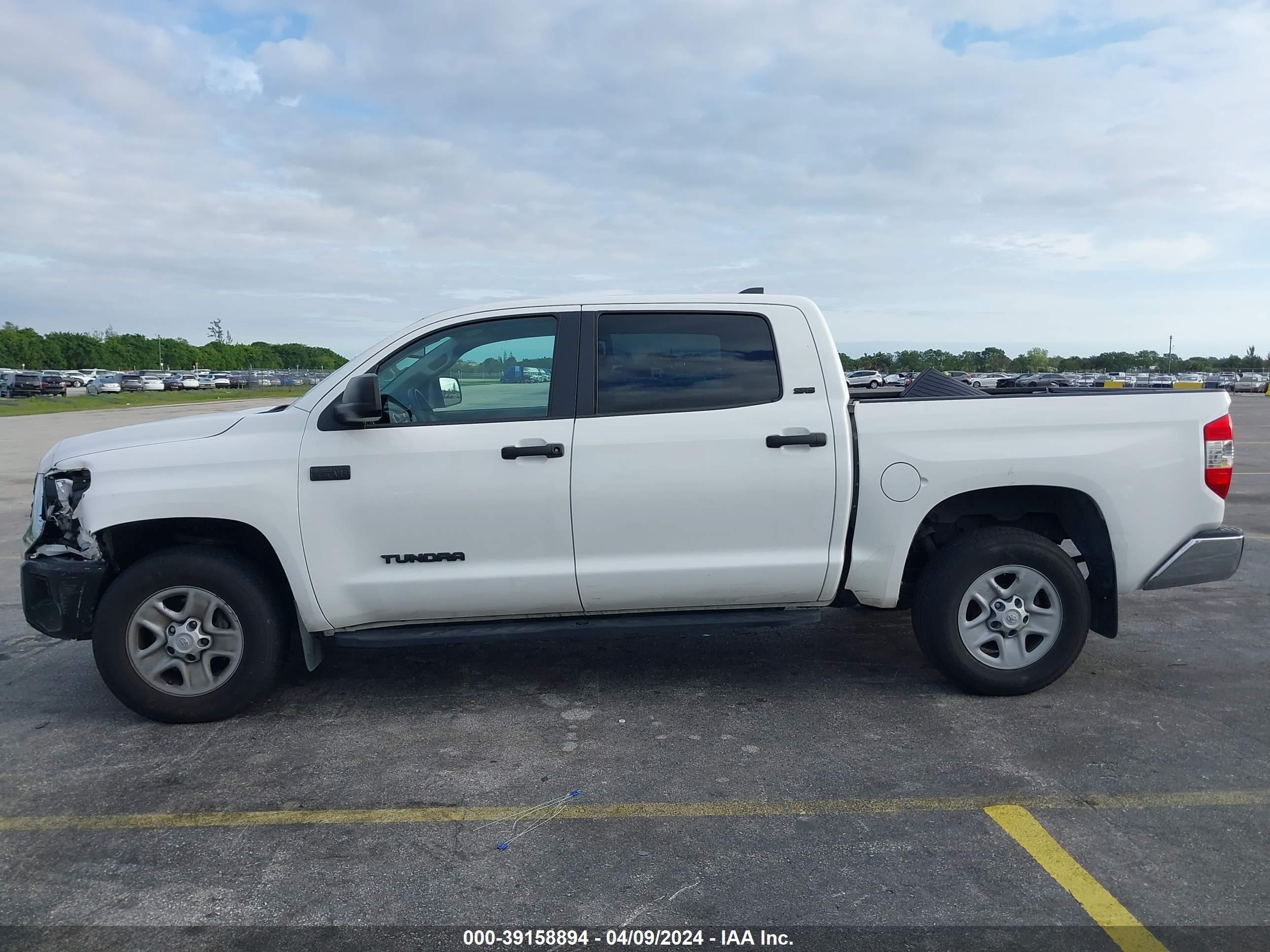 Photo 13 VIN: 5TFDY5F13LX905576 - TOYOTA TUNDRA 