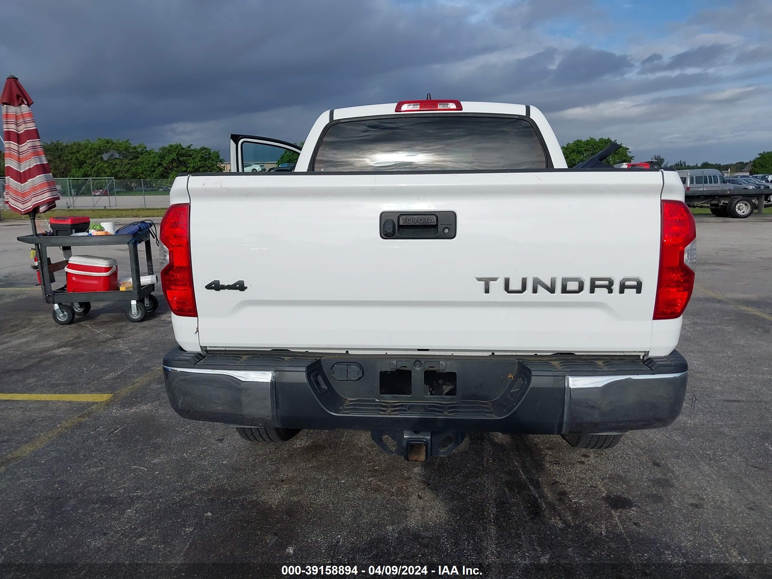 Photo 15 VIN: 5TFDY5F13LX905576 - TOYOTA TUNDRA 