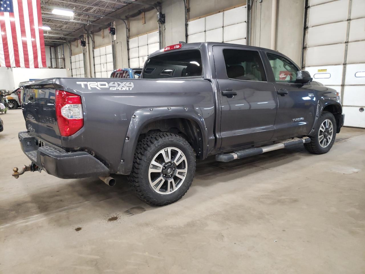 Photo 2 VIN: 5TFDY5F13MX962779 - TOYOTA TUNDRA 