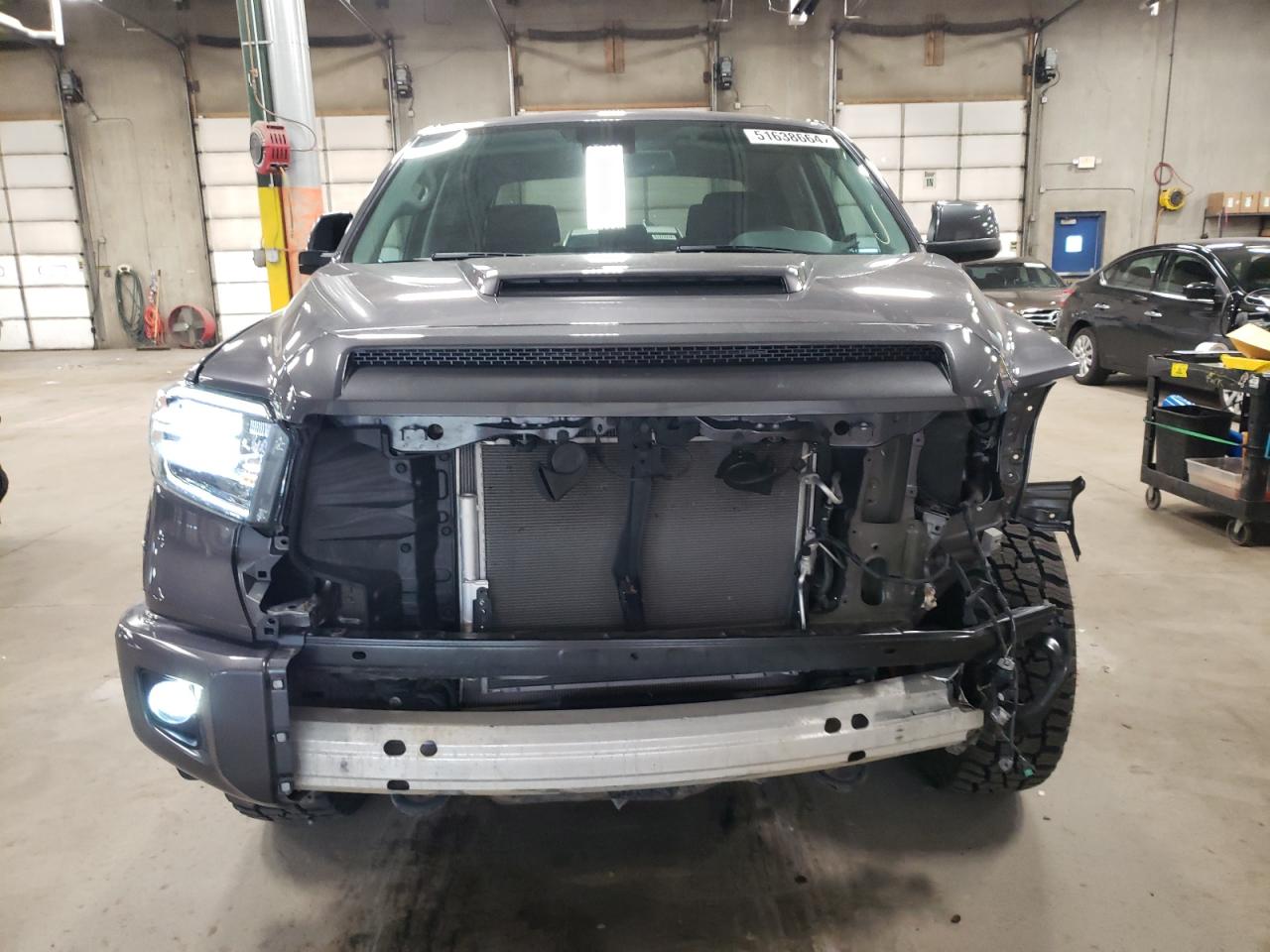 Photo 4 VIN: 5TFDY5F13MX962779 - TOYOTA TUNDRA 