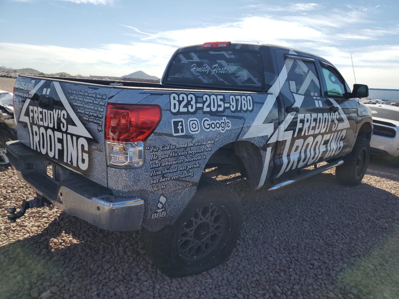 Photo 2 VIN: 5TFDY5F14BX178592 - TOYOTA TUNDRA 