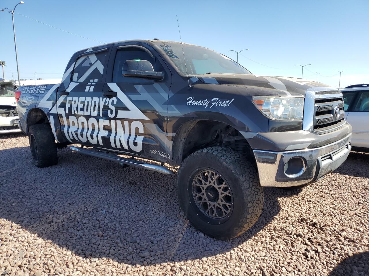 Photo 3 VIN: 5TFDY5F14BX178592 - TOYOTA TUNDRA 