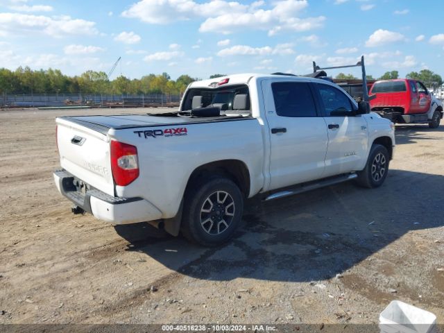 Photo 3 VIN: 5TFDY5F14GX581222 - TOYOTA TUNDRA 