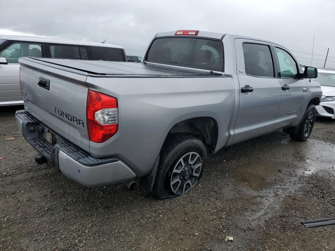 Photo 2 VIN: 5TFDY5F14GX582032 - TOYOTA TUNDRA 