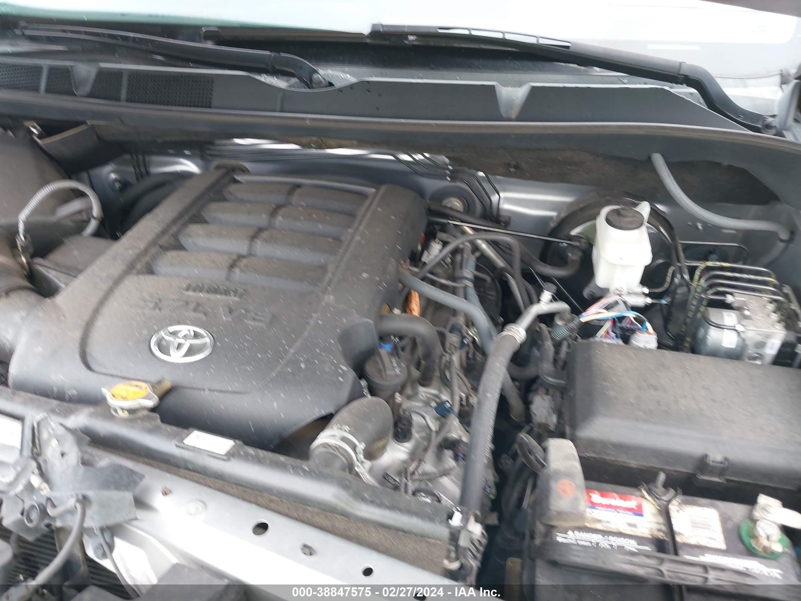 Photo 9 VIN: 5TFDY5F14JX679934 - TOYOTA TUNDRA 