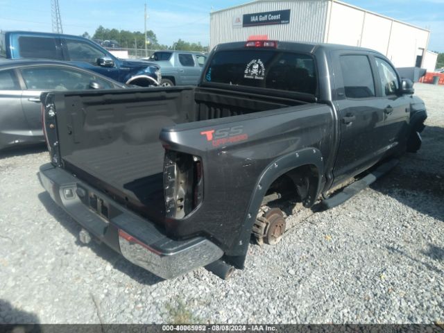 Photo 3 VIN: 5TFDY5F14JX696474 - TOYOTA TUNDRA 