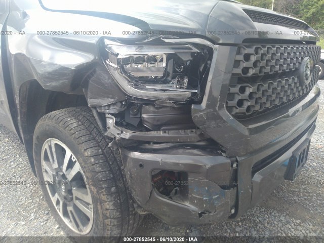 Photo 5 VIN: 5TFDY5F14JX722460 - TOYOTA TUNDRA 4WD 