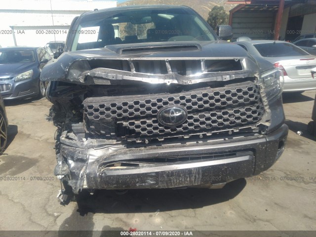 Photo 5 VIN: 5TFDY5F14JX737654 - TOYOTA TUNDRA 4WD 