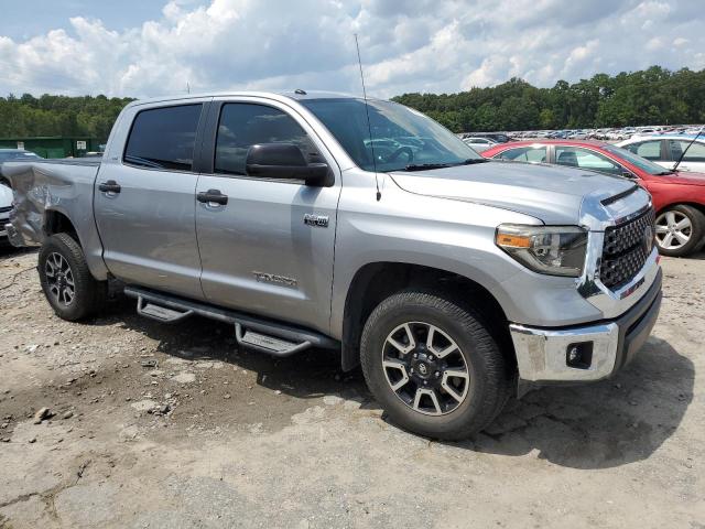 Photo 3 VIN: 5TFDY5F14JX776843 - TOYOTA TUNDRA CRE 