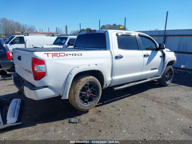 Photo 3 VIN: 5TFDY5F14KX781915 - TOYOTA TUNDRA 