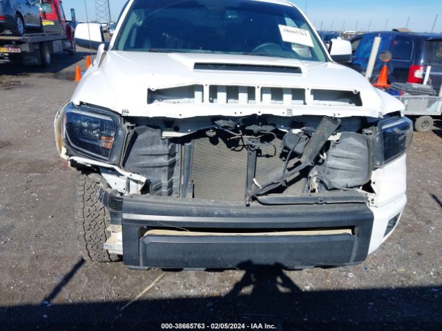 Photo 5 VIN: 5TFDY5F14KX781915 - TOYOTA TUNDRA 