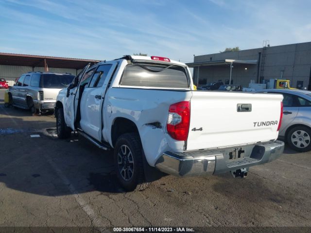 Photo 2 VIN: 5TFDY5F14KX788931 - TOYOTA TUNDRA 