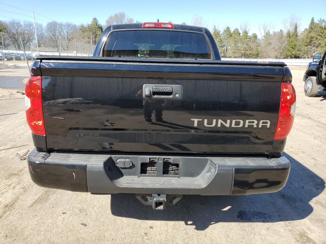 Photo 5 VIN: 5TFDY5F14LX940272 - TOYOTA TUNDRA 