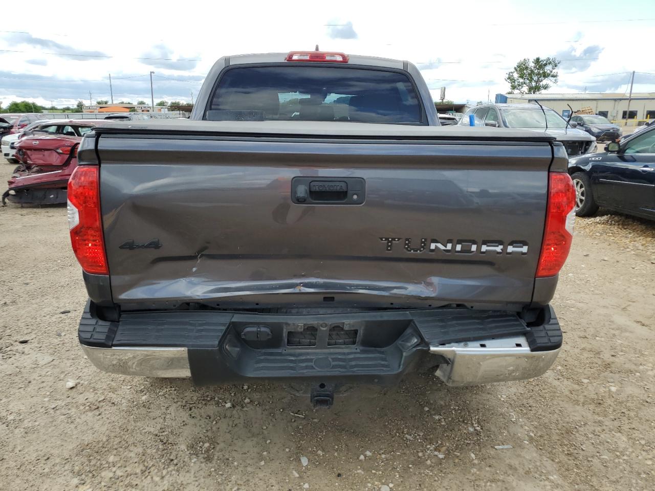 Photo 5 VIN: 5TFDY5F14LX945701 - TOYOTA TUNDRA 