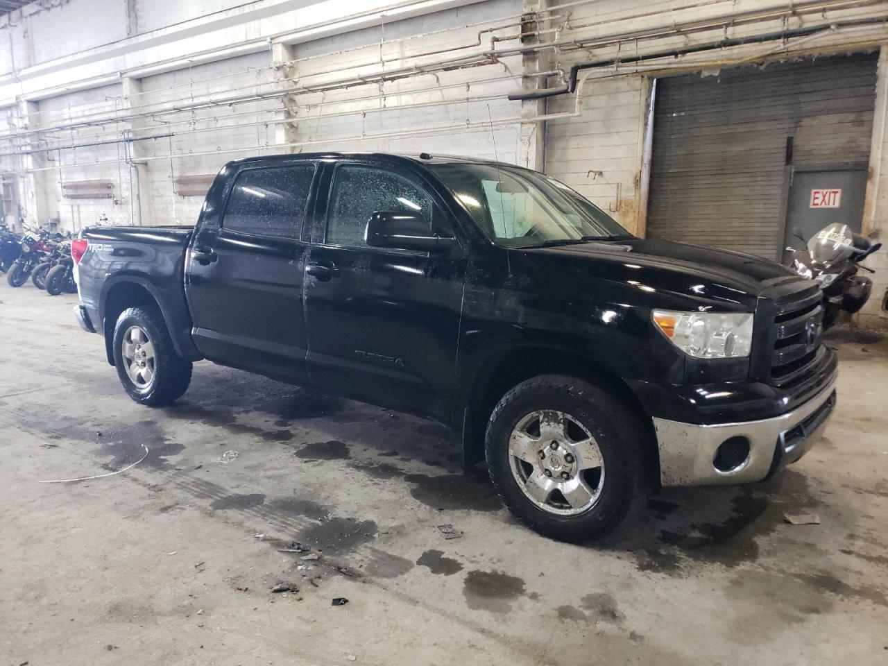 Photo 3 VIN: 5TFDY5F15BX186202 - TOYOTA TUNDRA 