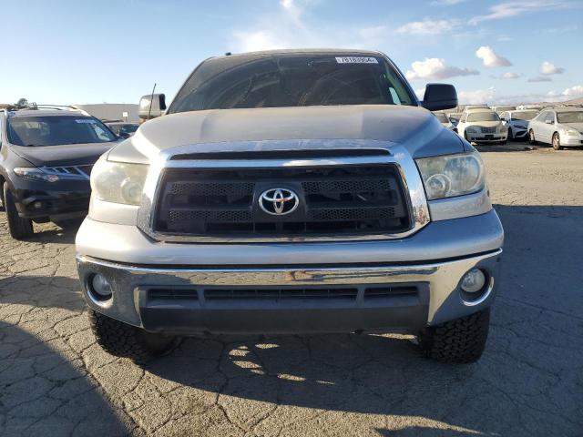 Photo 4 VIN: 5TFDY5F15BX200308 - TOYOTA TUNDRA CRE 