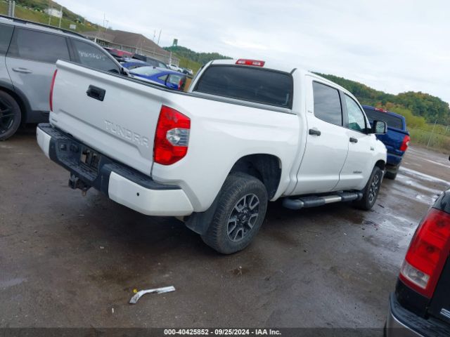 Photo 3 VIN: 5TFDY5F15HX584681 - TOYOTA TUNDRA 