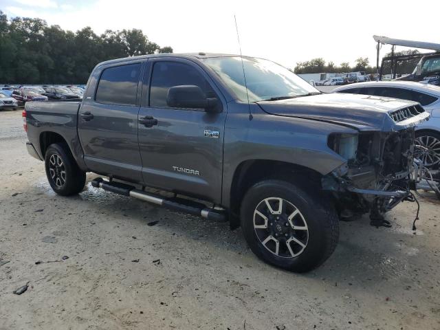 Photo 3 VIN: 5TFDY5F15HX587063 - TOYOTA TUNDRA CRE 