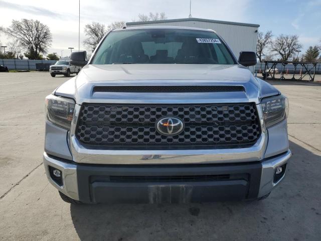 Photo 4 VIN: 5TFDY5F15JX686195 - TOYOTA TUNDRA 